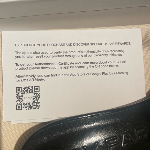 BYFAR ‘Roni’ Black gloss leather heel - Picture 8 of 9